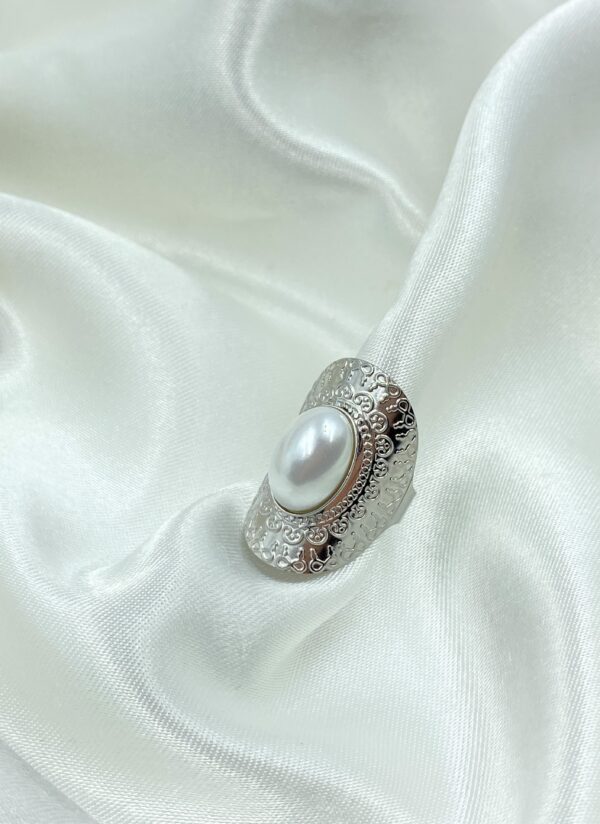 Grand Pearl Ring