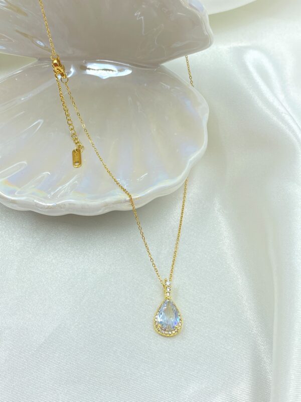 Majestic Drop Necklace Gold - Image 3