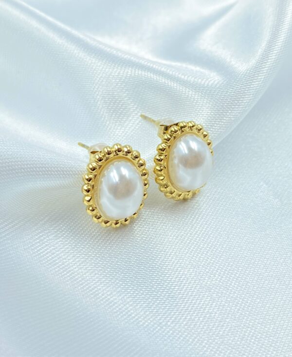 Little Vintage Pearl Earrings - Image 2