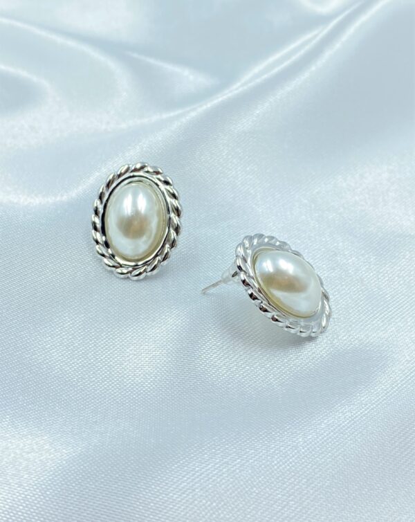 Vintage Pearl Earrings - Image 2