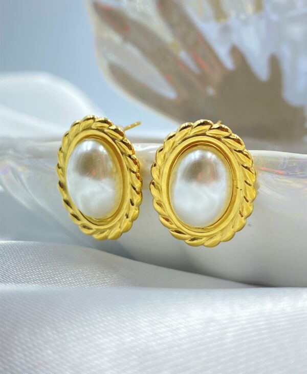 Vintage Pearl Earrings - Image 3